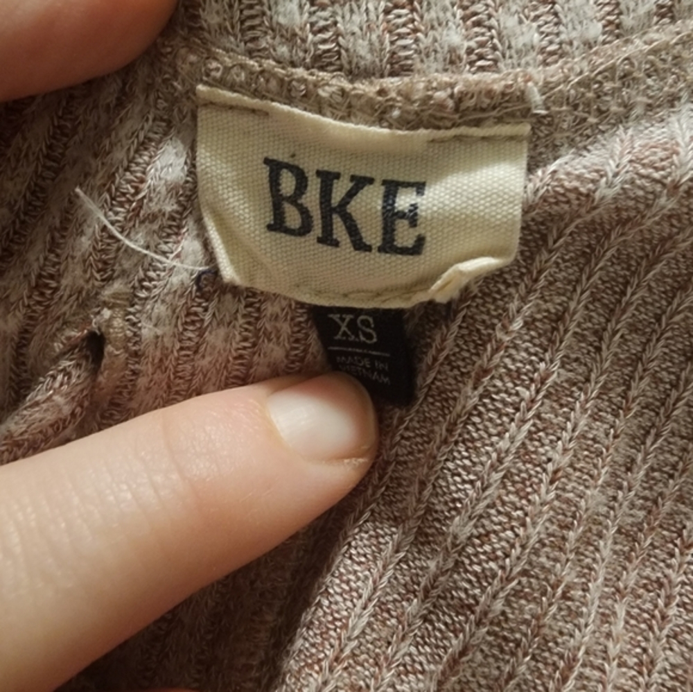 Bke ribbed knit 3/4‎ sleeve cut out back top - Picture 4 of 5